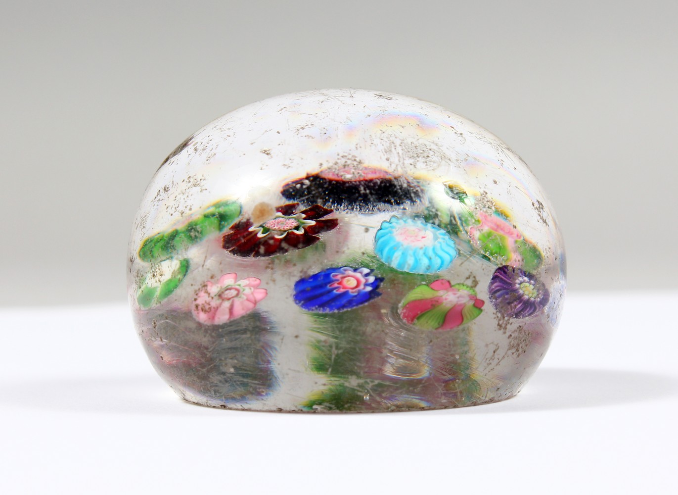 A SMALL CLICHY PAPERWEIGHT. 2.25ins diameter. - Image 2 of 6