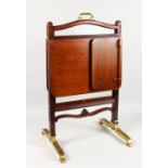 AN EXCEPTIONALLY GOOD QUALITY EDWARDIAN MAHOGANY AND BRASS COMBINATION FIRESCREEN / READING TABLE,