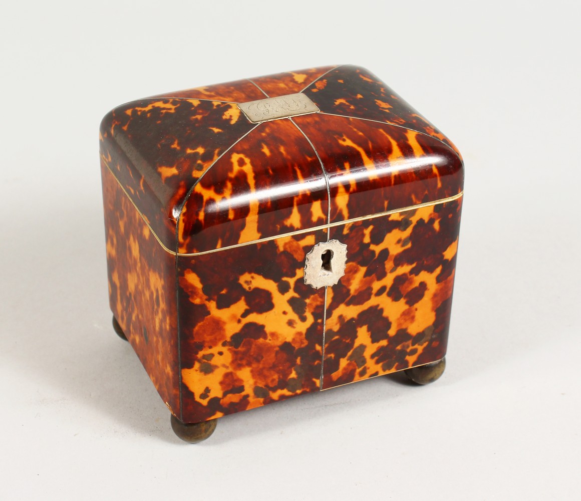 A GOOD SMALL GEORGE III TORTOISESHELL AND IVORY TWIN COMPARTMENT TEA CADDY, with engraved silver