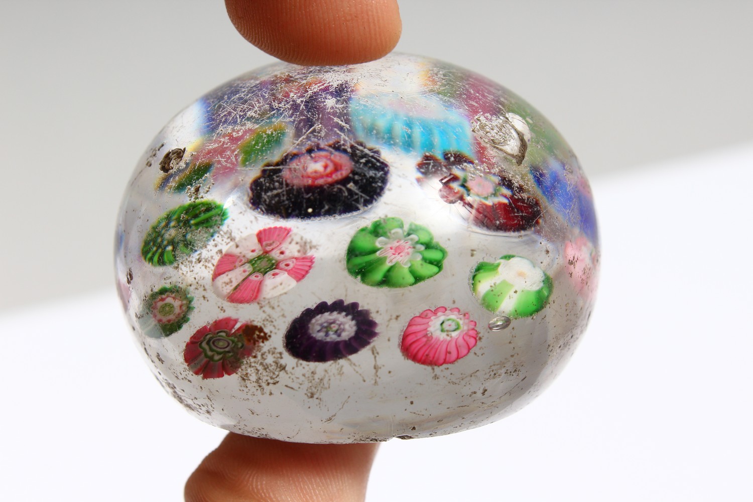 A SMALL CLICHY PAPERWEIGHT. 2.25ins diameter. - Image 5 of 6