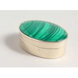 A SILVER AND MALACHITE TOP PILL BOX.