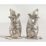 A PAIR OF NOVELTY .800 MICE SALT AND PEPPERS.