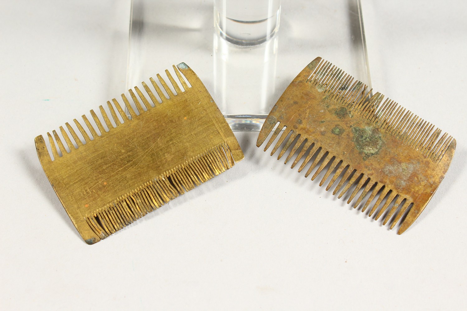 THREE BYZANTINE COMBS, one with a stand. 2.5ins and 3.75ins wide. - Image 2 of 6