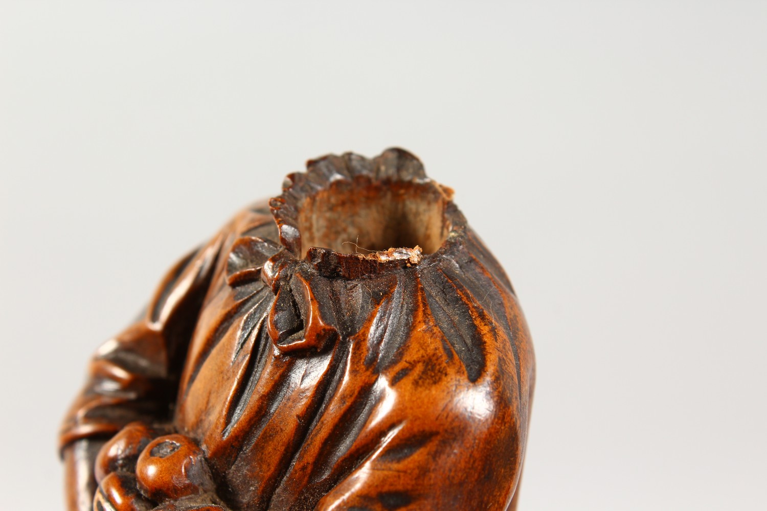 A GOOD SMALL CARVED FRUITWOOD MANICURE SET, as a figure of a boy standing next to a group of trees - Image 6 of 9