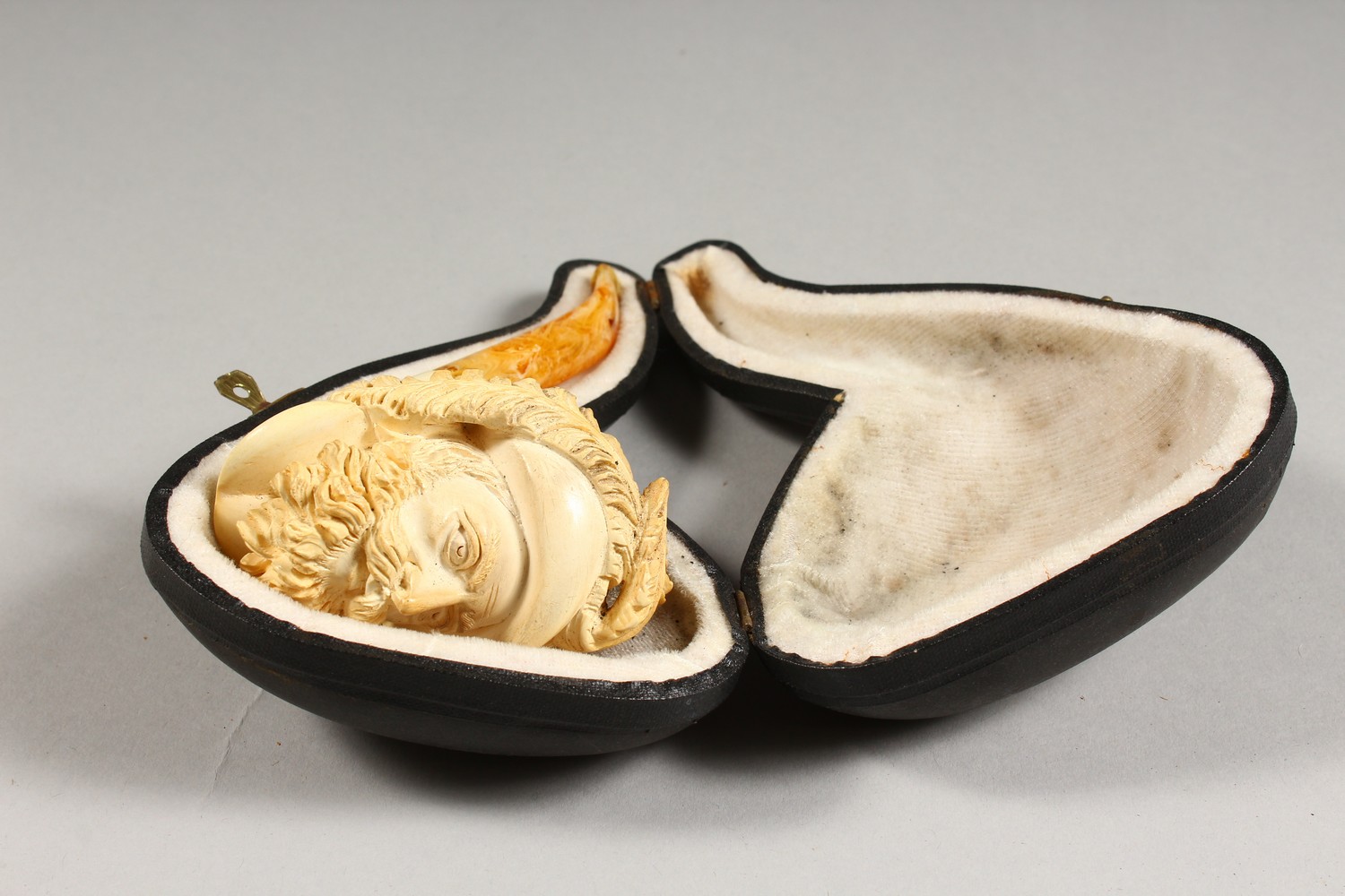 A VERY GOOD MEERSCHAUM PIPE, the bowl modelled as a bearded gentleman, in a fitted case. - Image 13 of 14