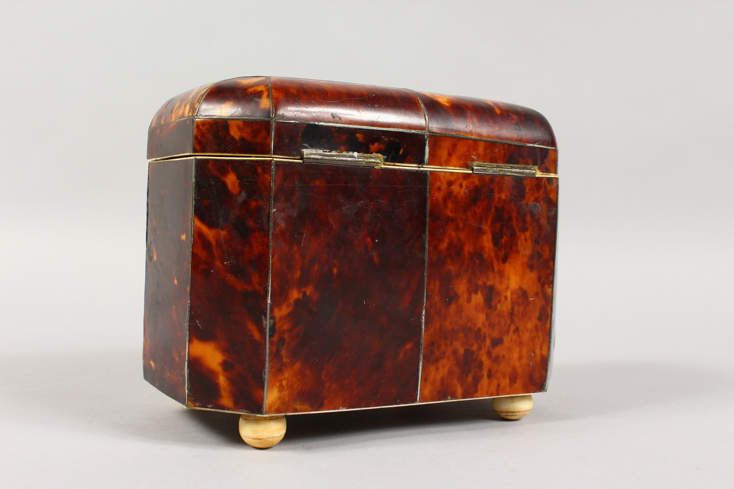 A 19TH CENTURY TORTOISESHELL TEA CADDY, of rounded rectangular form, on ivory ball feet. 7.25ins - Image 4 of 4