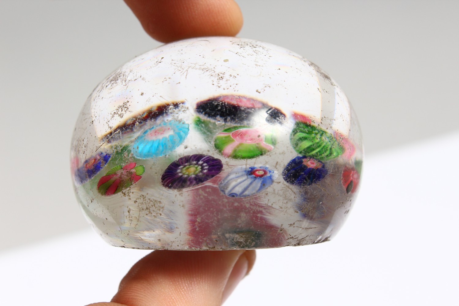 A SMALL CLICHY PAPERWEIGHT. 2.25ins diameter. - Image 3 of 6