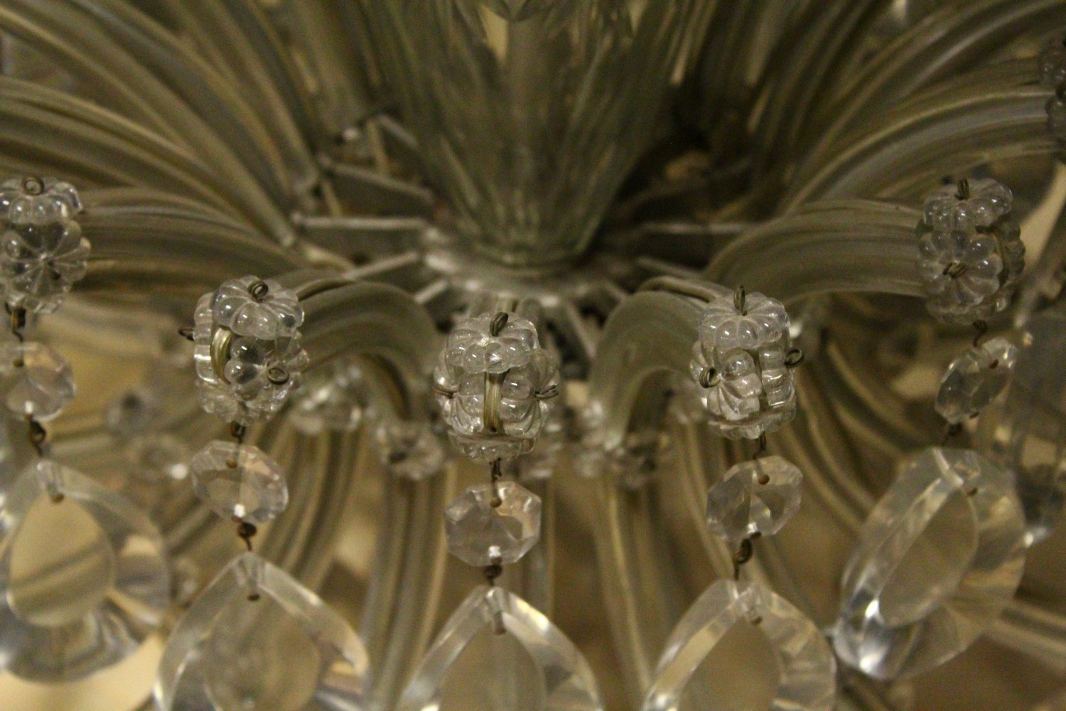 A GOOD LARGE CUT GLASS CHANDELIER, with baluster shape cut glass stem, sixteen small branches with - Image 5 of 6