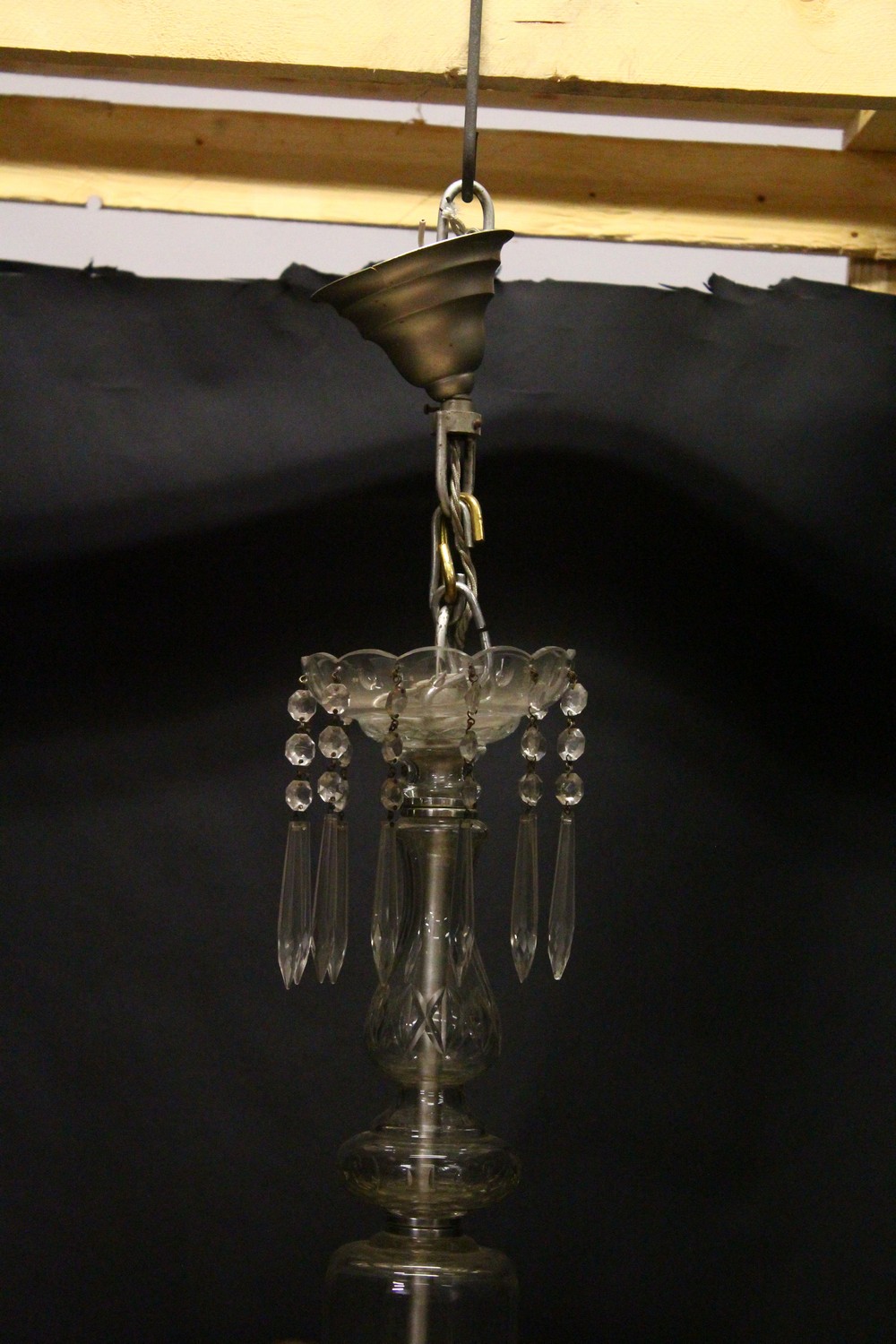 A GOOD LARGE CUT GLASS CHANDELIER, with baluster shape cut glass stem, sixteen small branches with - Image 2 of 6