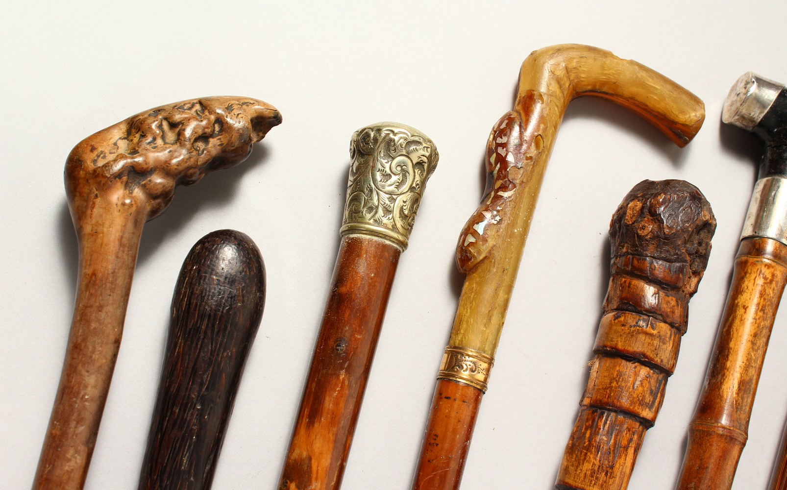 A COLLECTION OF NINE VARIOUS RUSTIC AND OTHER WALKING STICKS AND CANES. - Image 2 of 4