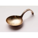 A GEORGE III SHELL CADDY SPOON. Circa. 1800.