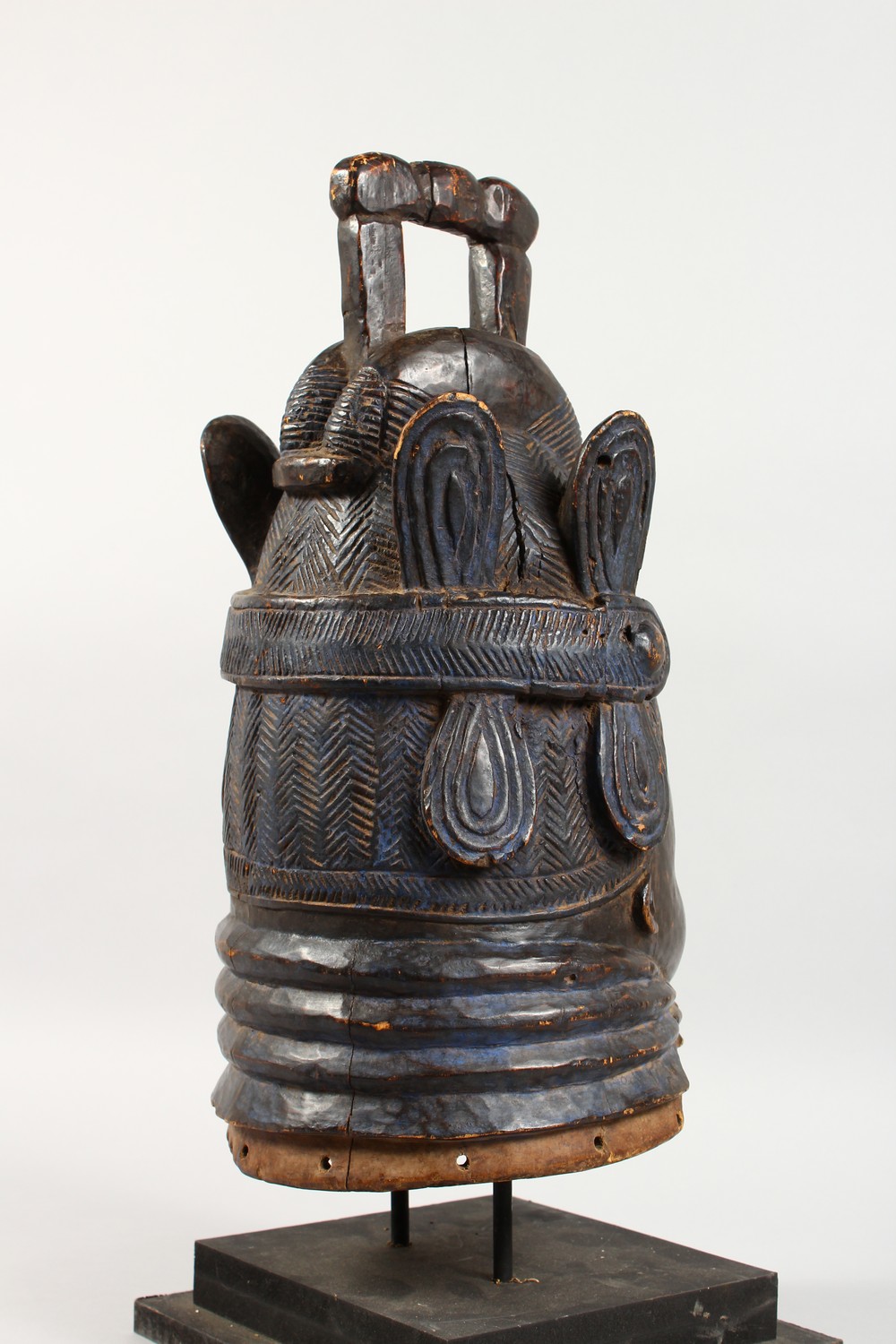 A GOOD CARVED WOOD TRIBAL HELMET MASK, on later stand. Mask: 18ins high. - Image 4 of 7