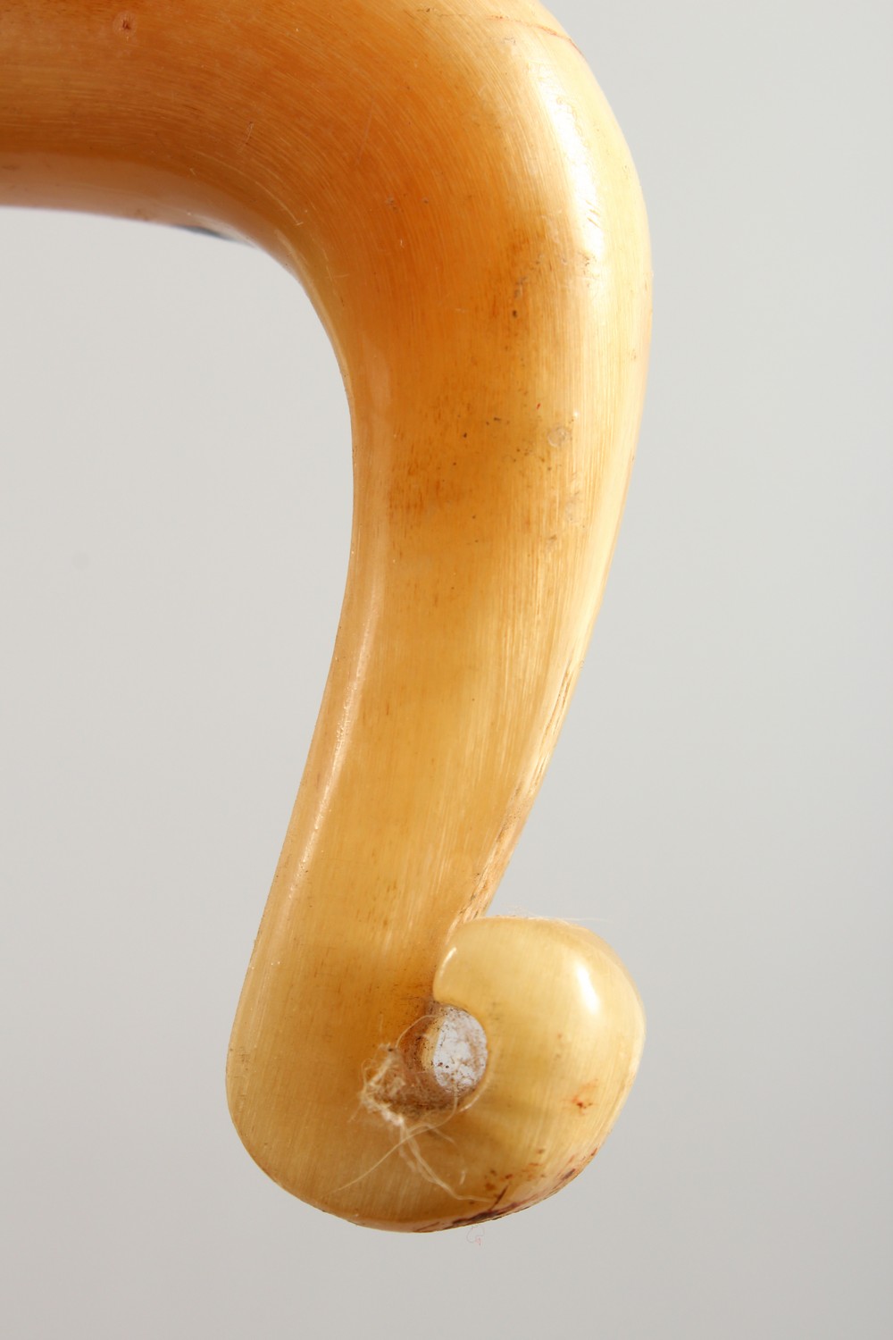 A HORN HANDLED SHEPHERDS CROOK. 50.5ins long. - Image 6 of 7