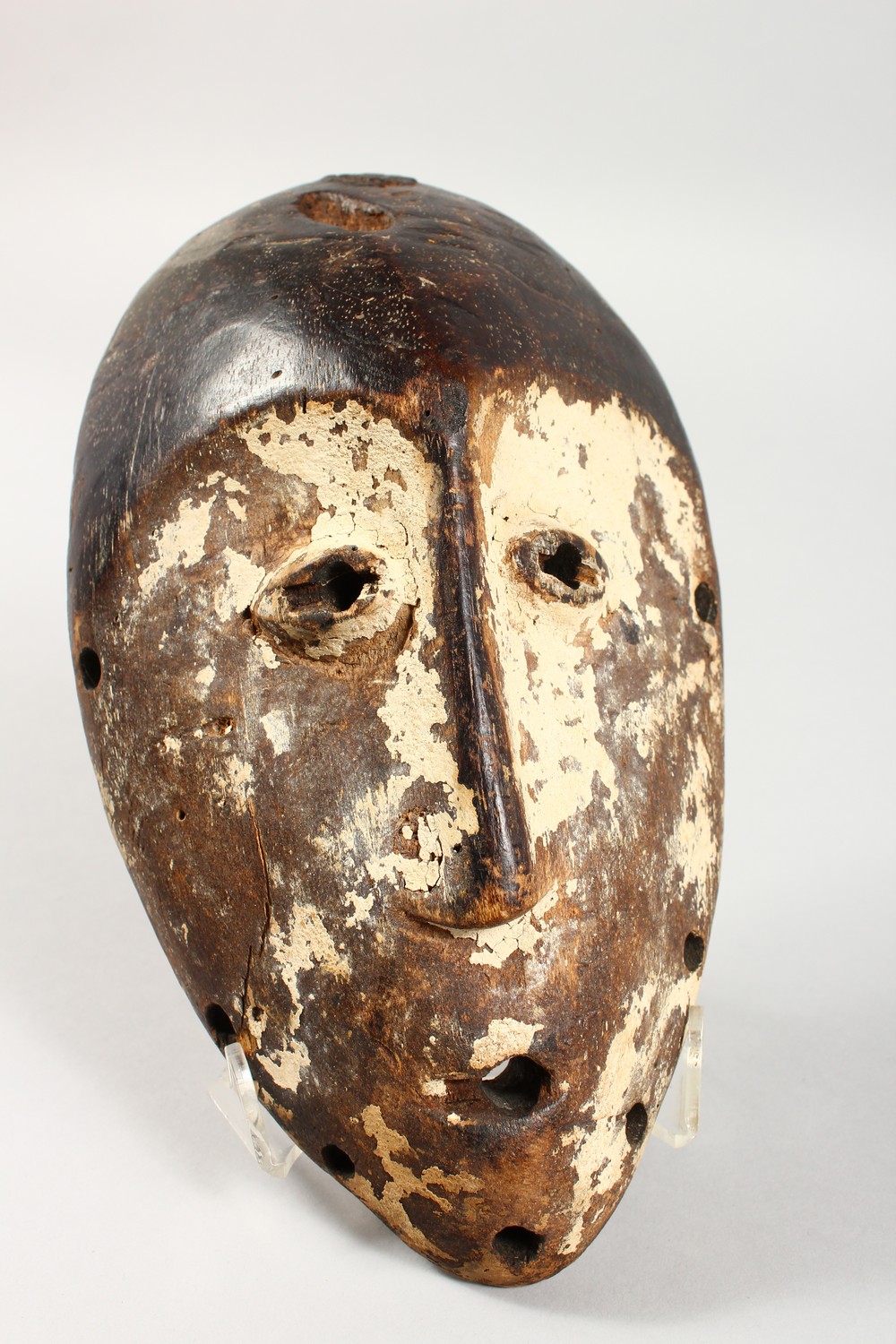 A CARVED AND PAINTED WOOD TRIBAL MASK. 9.5ins high. - Image 2 of 6