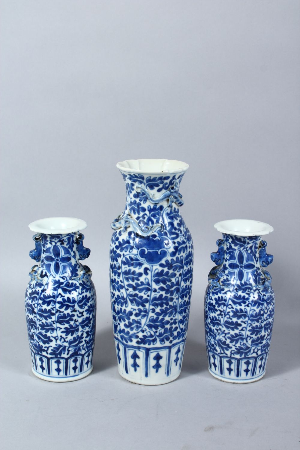 A GOOD 19TH CENTURY GARNITURE OF THREE CHINESE BLUE & WHITE PORCELAIN VASES, with lappet style - Image 3 of 6