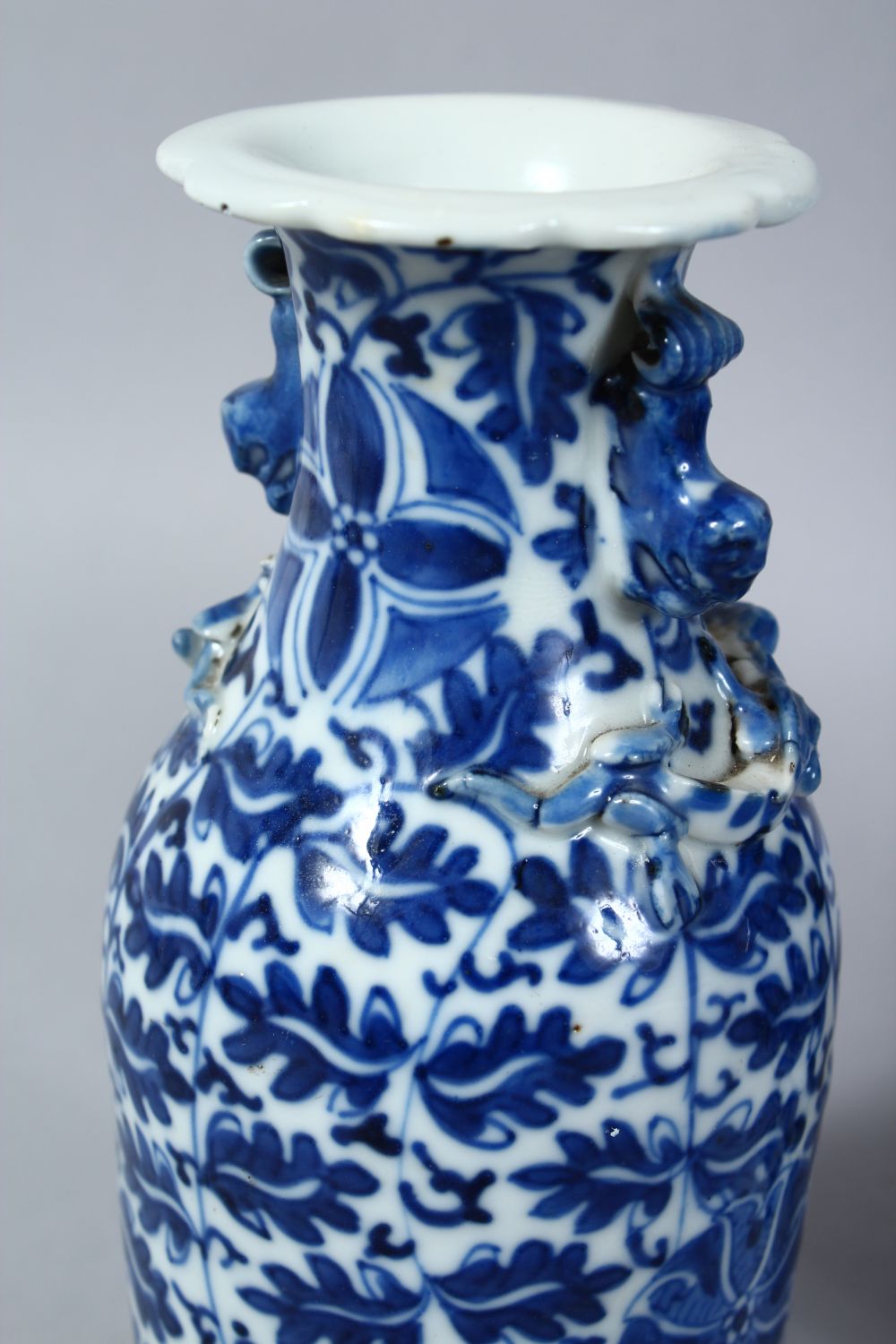 A GOOD 19TH CENTURY GARNITURE OF THREE CHINESE BLUE & WHITE PORCELAIN VASES, with lappet style - Image 5 of 6