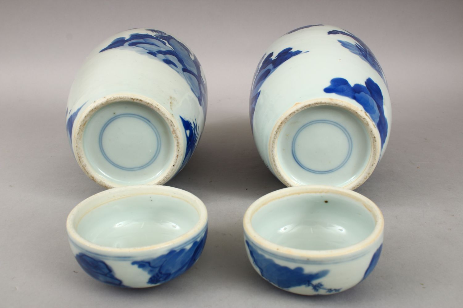 A PAIR OF 19TH CENTURY CHINESE BLUE & WHITE PORCELAIN JARS & COVERS, decorated with scenes of - Image 6 of 6