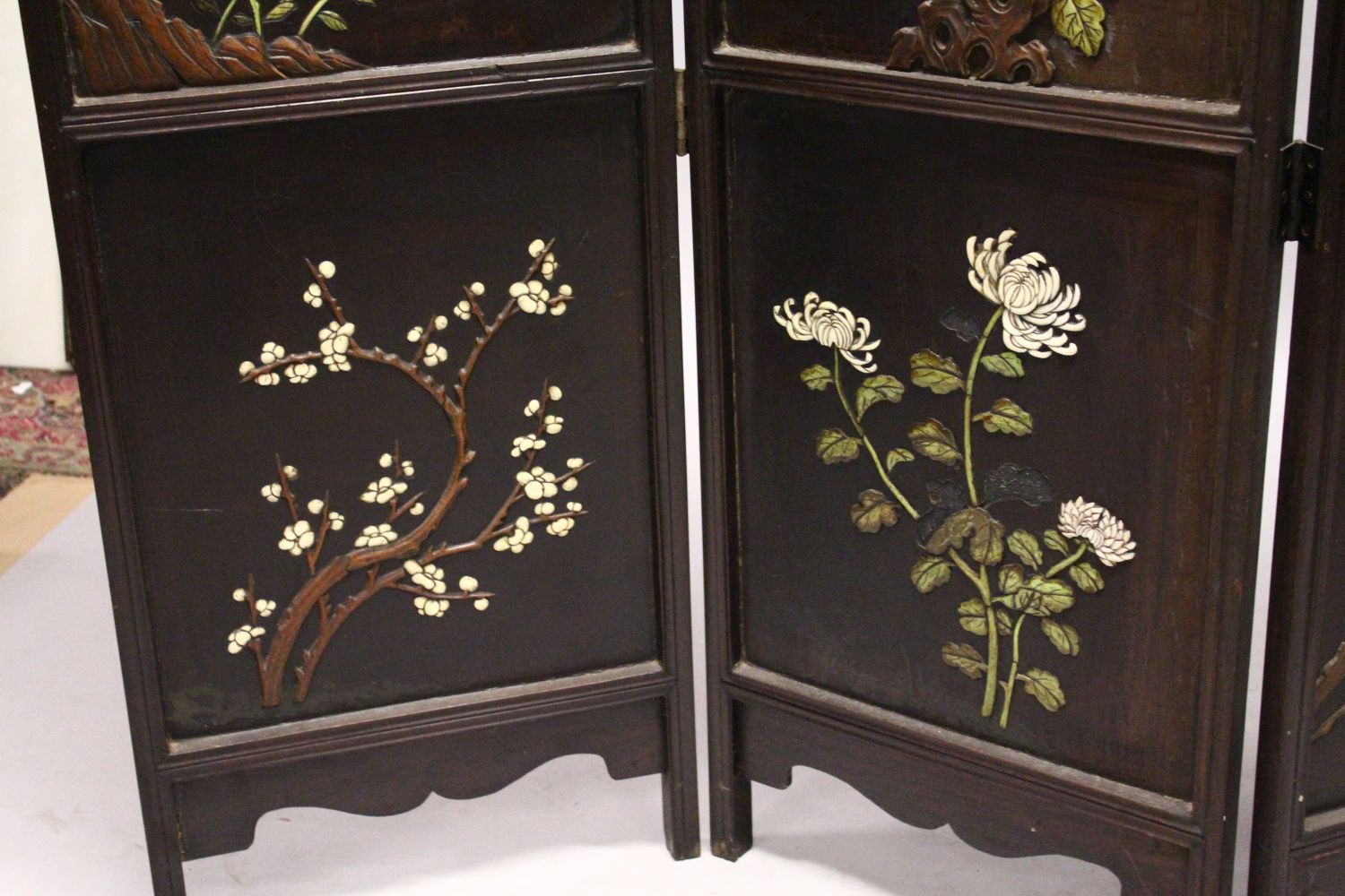 A 19TH CENTURY CHINESE HARDWOOD AND INLAID FOUR FOLD SCREEN, each panel inlaid with carved bone - Image 5 of 9