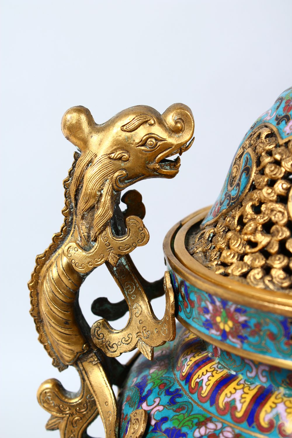 A GOOD CHINESE CLOISONNE TRIPOD CENSER AND COVER, the censer with twin gilt lion dog handles, the - Image 2 of 7
