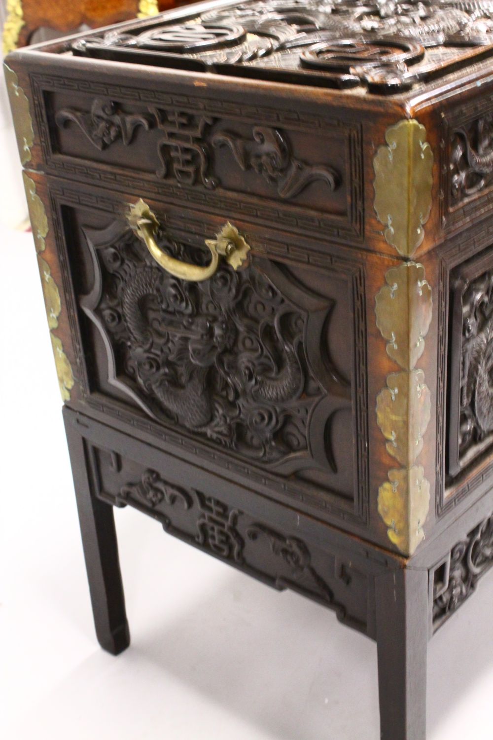 A GOOD 19TH CENTURY CHINESE CARVED HARDWOOD / HONGMU DRAGON CARVED LIDDED CHEST, the panels of the - Image 8 of 9