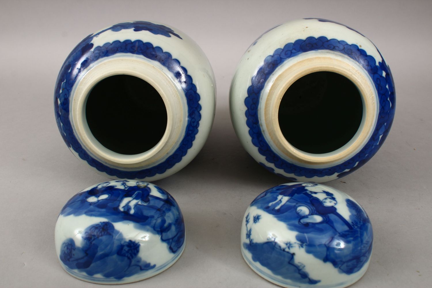 A PAIR OF 19TH CENTURY CHINESE BLUE & WHITE PORCELAIN JARS & COVERS, decorated with scenes of - Image 5 of 6