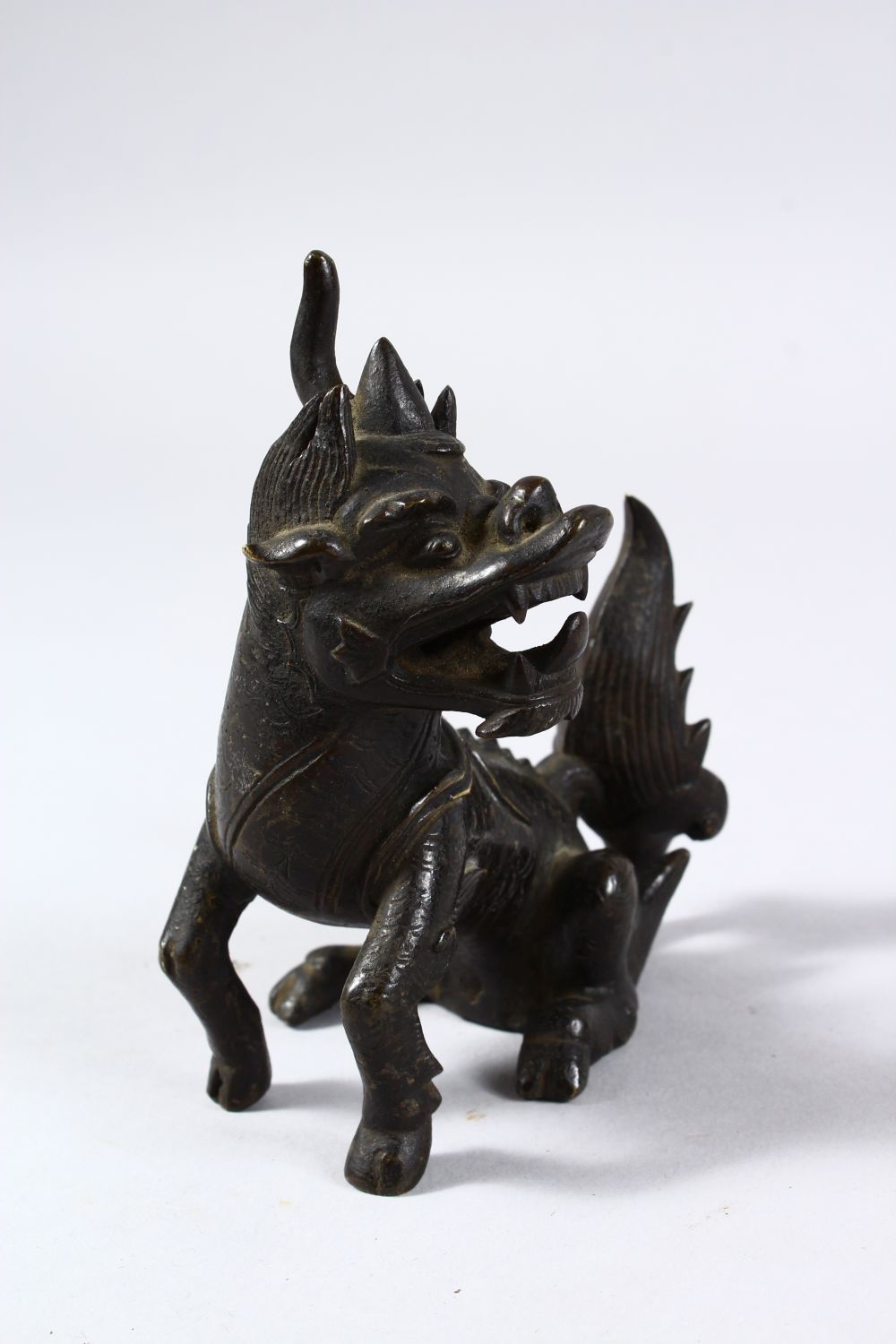 AN 18TH / 19TH CENTURY OR EARLIER CHINESE BRONZE FIGURE OF KYLIN, in a seated position with its - Image 4 of 6
