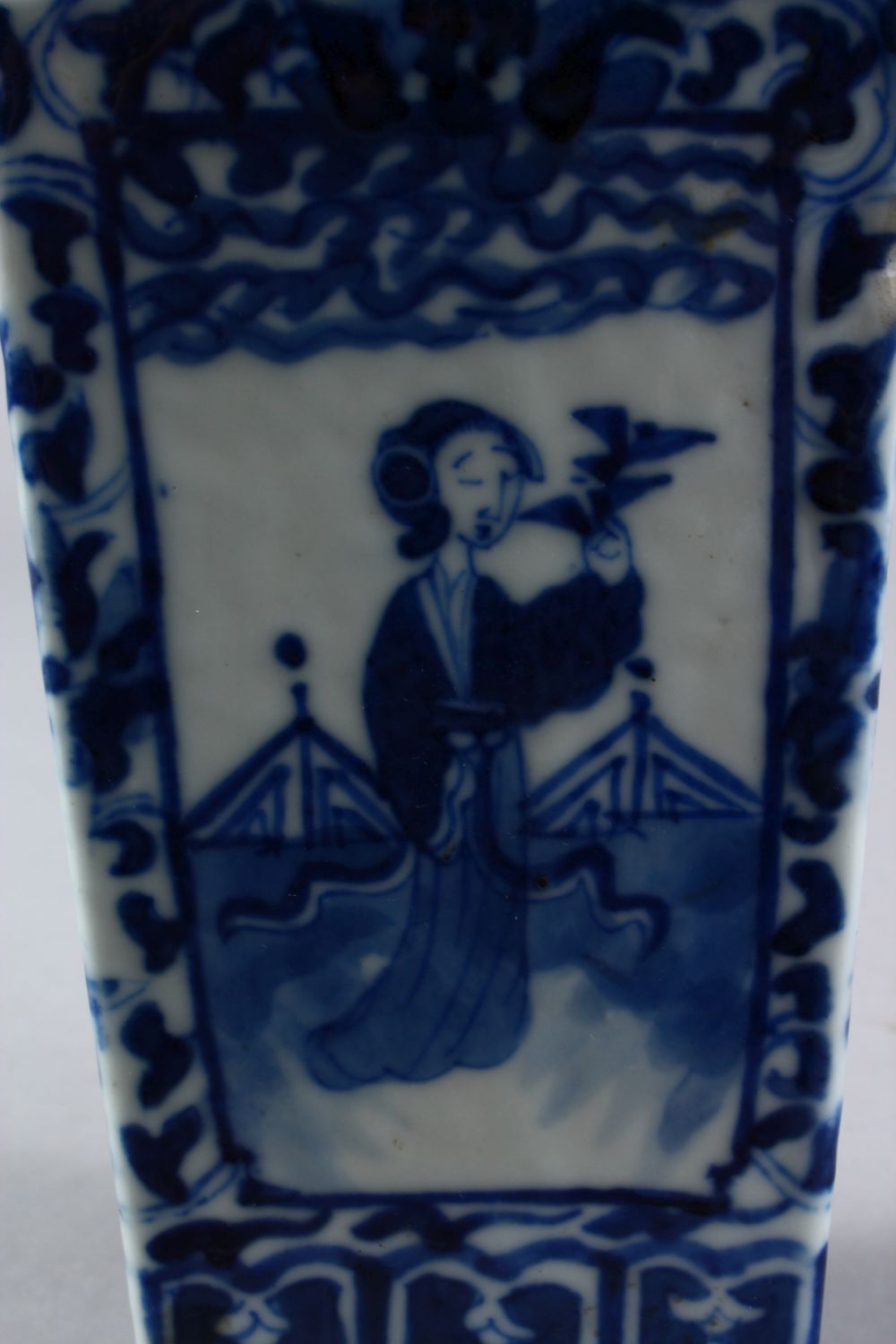 A GOOD 19TH CENTURY CHINESE BLUE & WHITE PORCELAIN SQUARE FORM VASE, the body with four panels of - Image 5 of 6