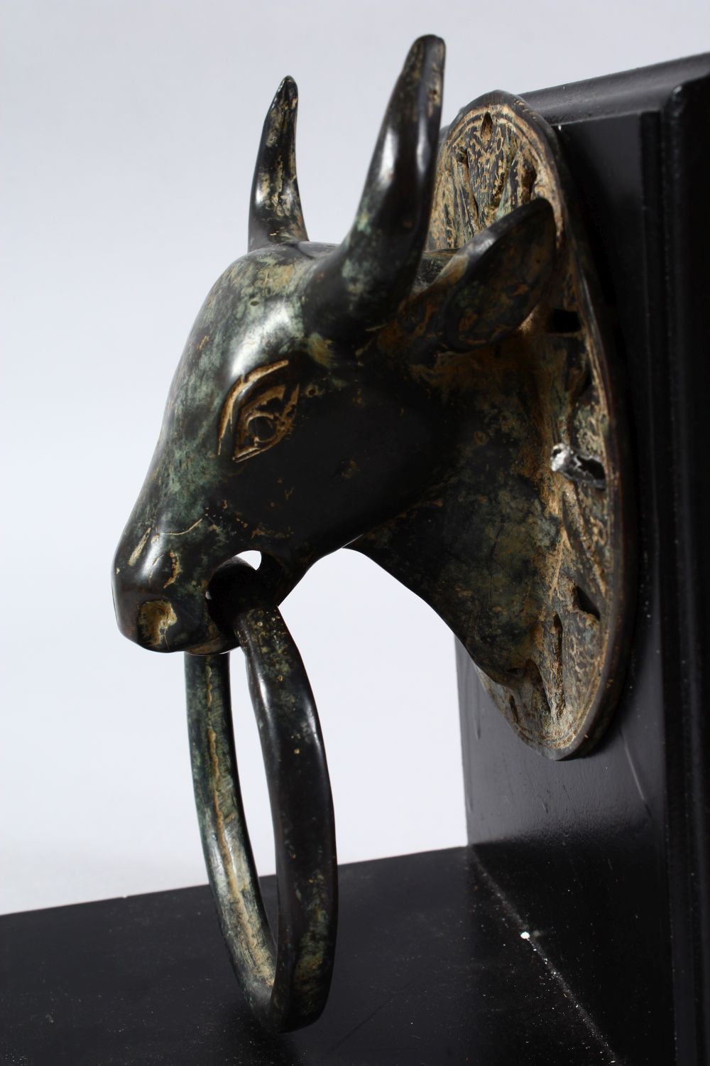 A GOOD 19TH CENTURY OR EARLIER CHINESE BRONZE DOOR KNOCKER OF AN OXEN / BULL, upon a mounted - Image 5 of 5