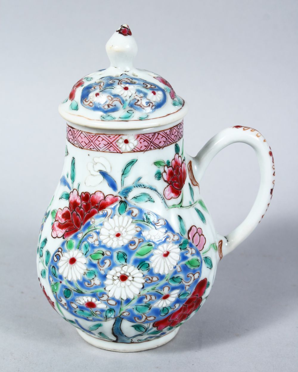 A GOOD CHINESE QIANLONG FAMILLE ROSE SPARROW BEAK PORCELAIN JUG & COVER, the body of the vessel