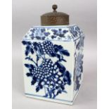 AN UNUSUAL 18TH / 19TH CENTURY CHINESE CANTON BLUE & WHITE PORCELAIN TEA CADDY, the body decorated