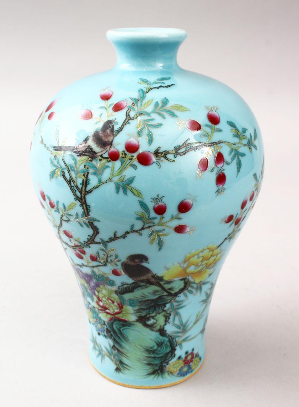 A GOOD CHINESE FAMILLE ROSE PORCELAIN MEIPING VASE, the body with a turquoise ground and decorated