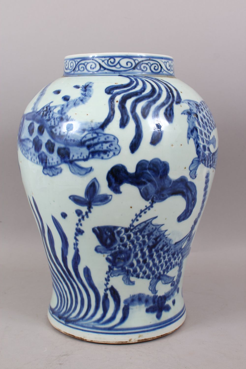 A LARGE CHINESE BLUE & WHITE PORCELAIN KOI CARP FISH VASE, the body decorate with carp fish - Image 2 of 7