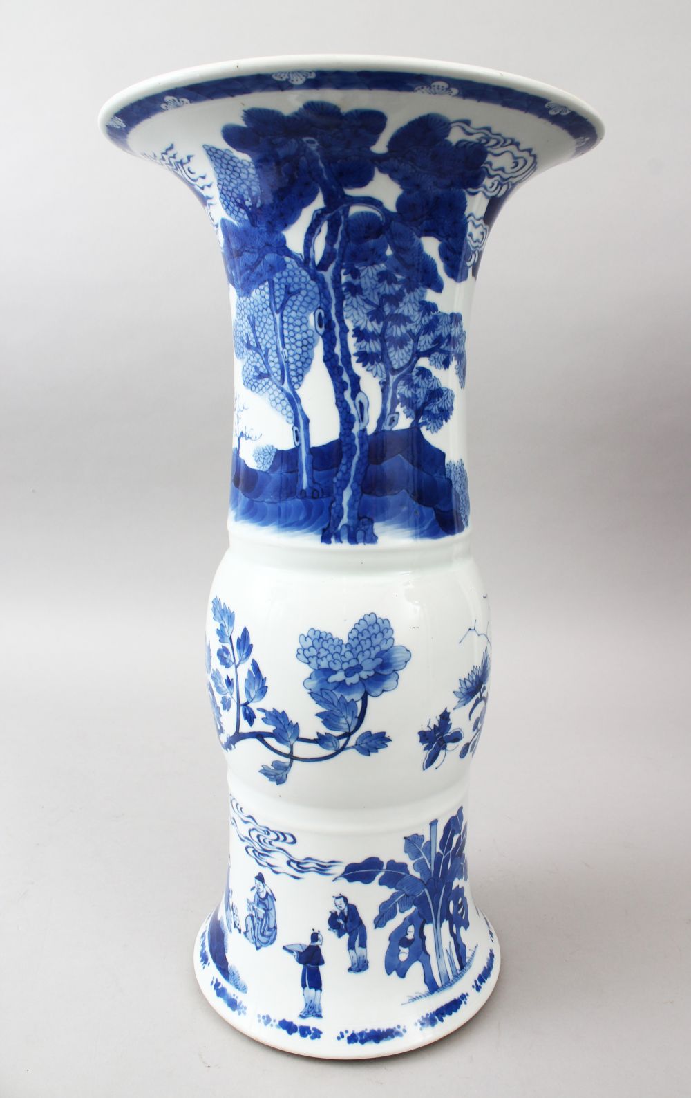 A LARGE CHINESE BLUE & WHITE PORCELAIN YEN YEN VASE, the body of the vase decorated with scenes of