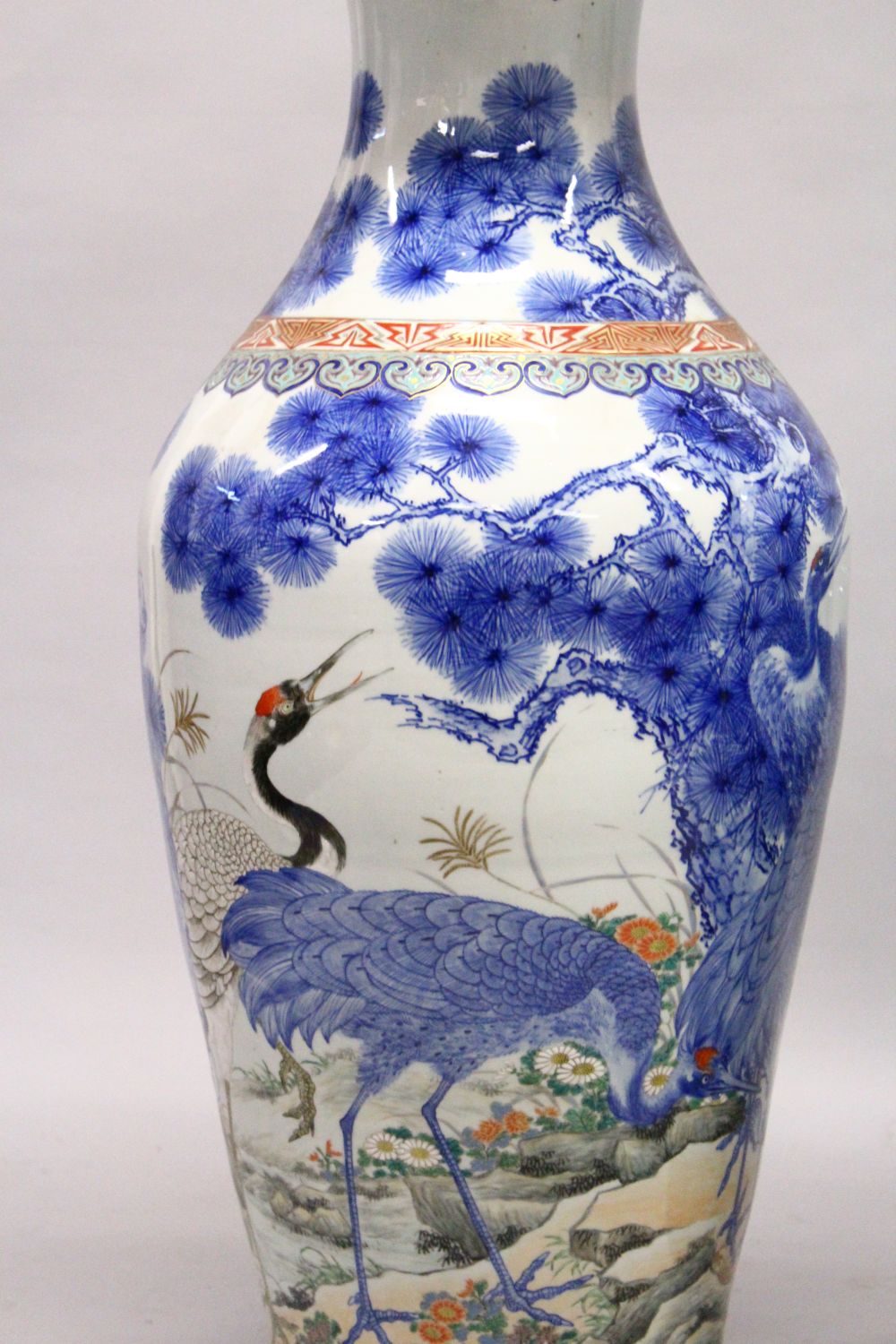 A LARGE PAIR OF JAPANESE MEIJI PERIOD BLUE AND WHITE PORCELAIN IMARI VASES, the bodyt of the vases - Image 6 of 14