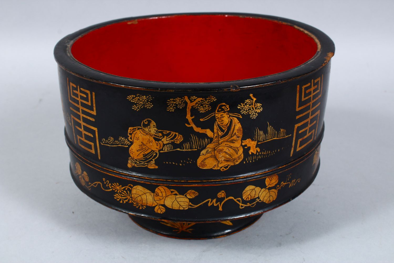 A GOOD 19TH CENTURY CHINESE LACQUERED BOWL, the bowl with a black lacquer ground with gilt - Image 2 of 7