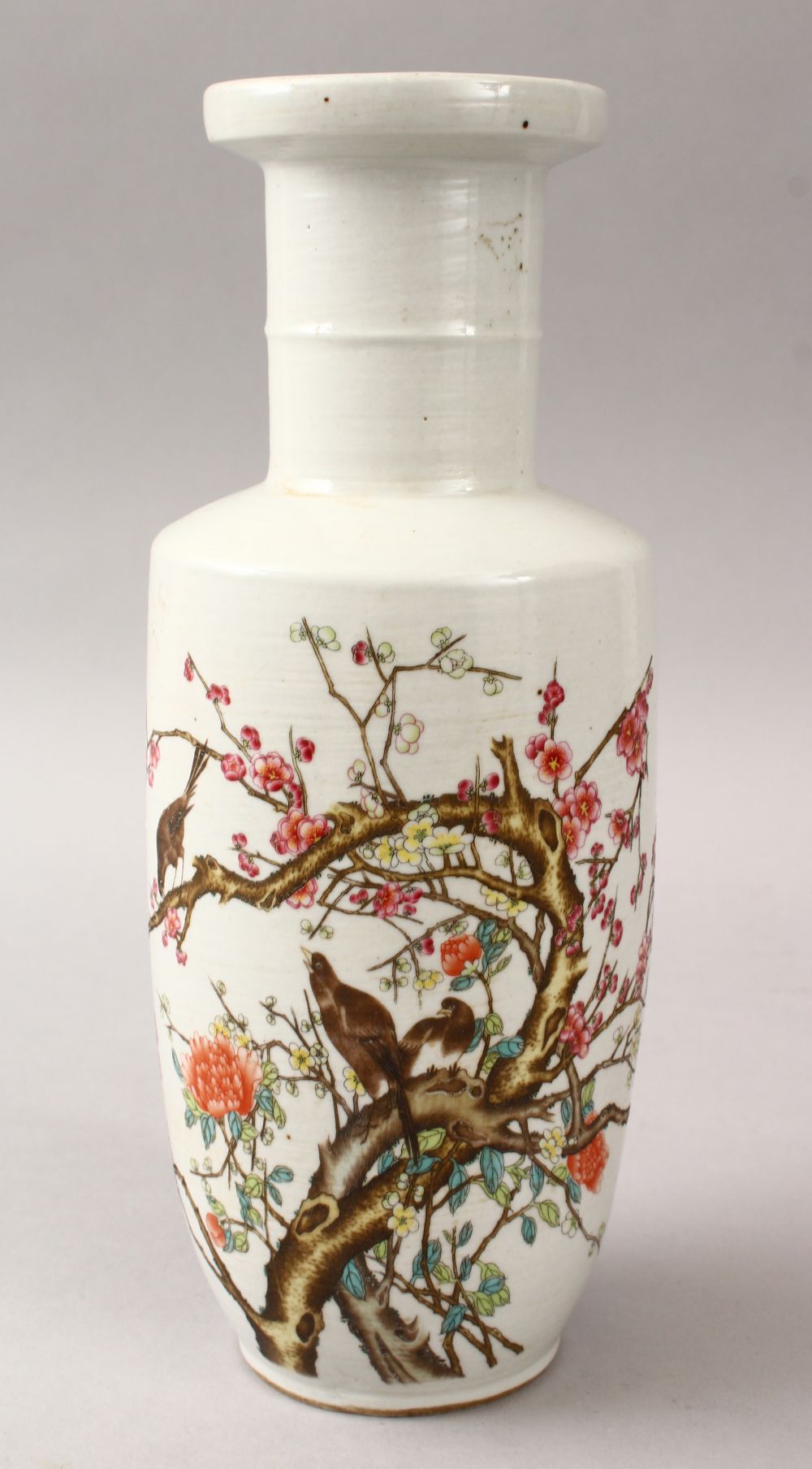 A 20TH CENTURY CHINESE FAMILLE ROSE PORCELAIN ROULEAU VASE, decorated with scenes of birds amongst