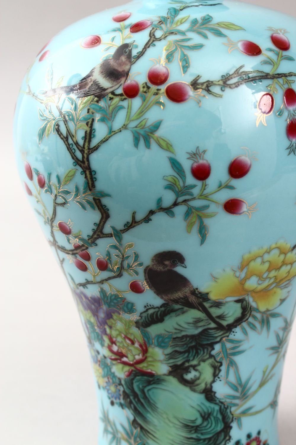 A GOOD CHINESE FAMILLE ROSE PORCELAIN MEIPING VASE, the body with a turquoise ground and decorated - Image 5 of 8