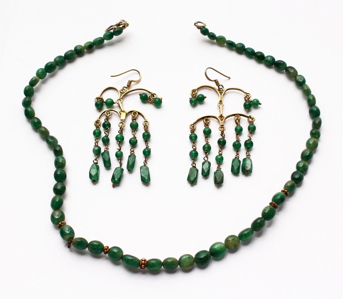 A SMALL GREEN BEAD NECKLACE, possibly natural emeralds, together with a pair of similar style