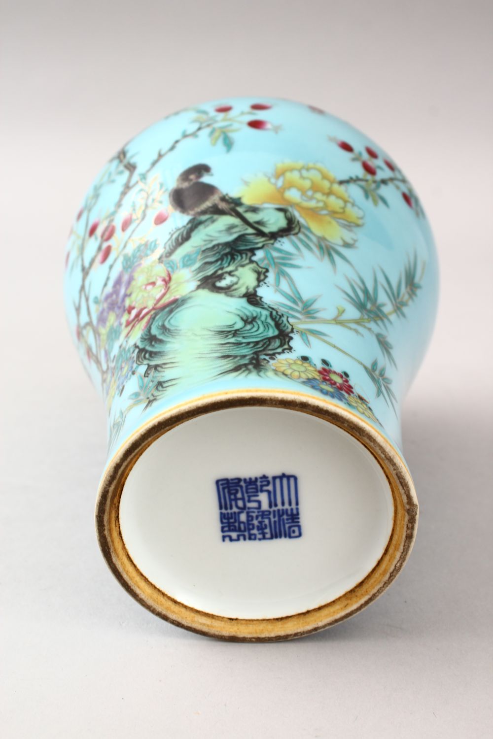 A GOOD CHINESE FAMILLE ROSE PORCELAIN MEIPING VASE, the body with a turquoise ground and decorated - Image 7 of 8