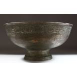 A GOOD EARLY ISLAMIC BRONZE CALLIGRAPHY BOWL, decorated with calligraphy and flora, 25cm diameter