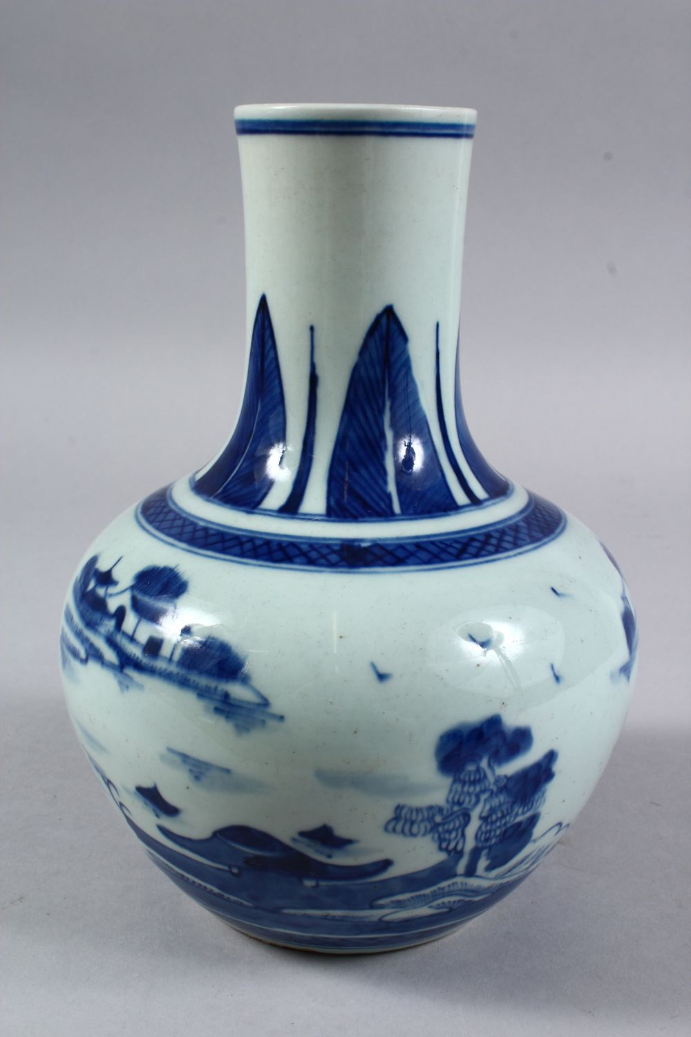 A 19TH CENTURY CHINESE EXPORT CANTON BLUE & WHITE PORCELAIN BOTTLE VASE, the body with decoration of - Image 4 of 5