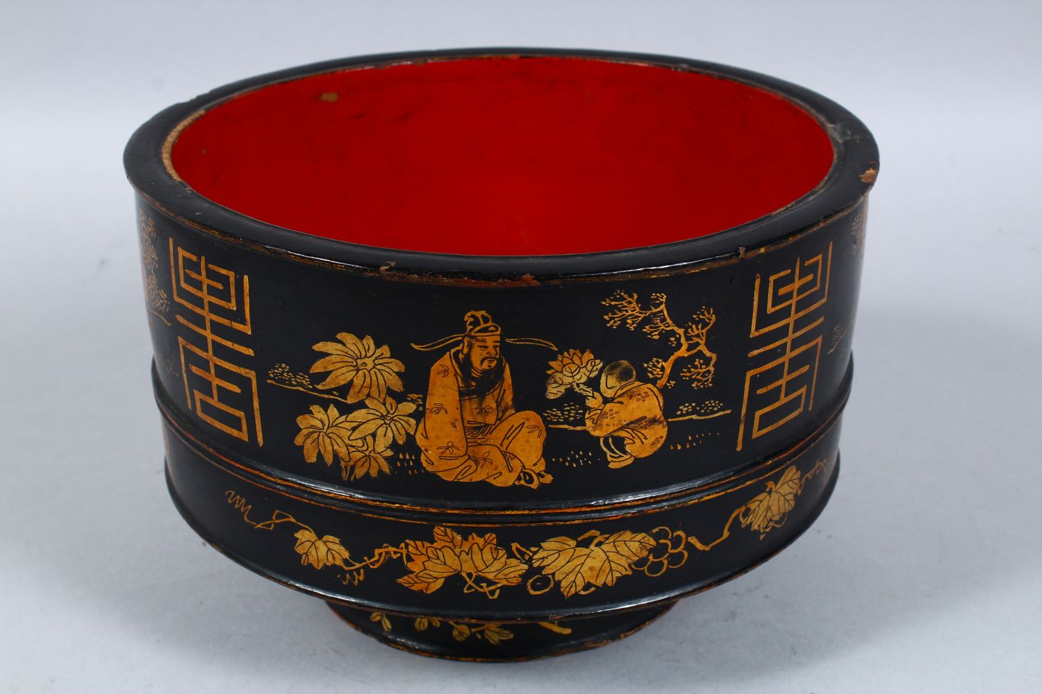A GOOD 19TH CENTURY CHINESE LACQUERED BOWL, the bowl with a black lacquer ground with gilt - Image 4 of 7