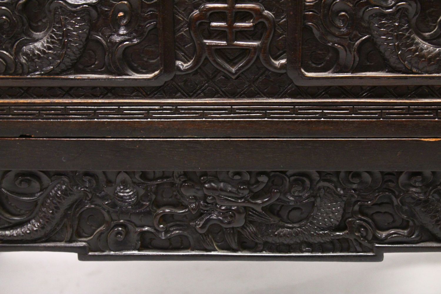 A GOOD 19TH CENTURY CHINESE CARVED HARDWOOD / HONGMU DRAGON CARVED LIDDED CHEST, the panels of the - Image 7 of 9