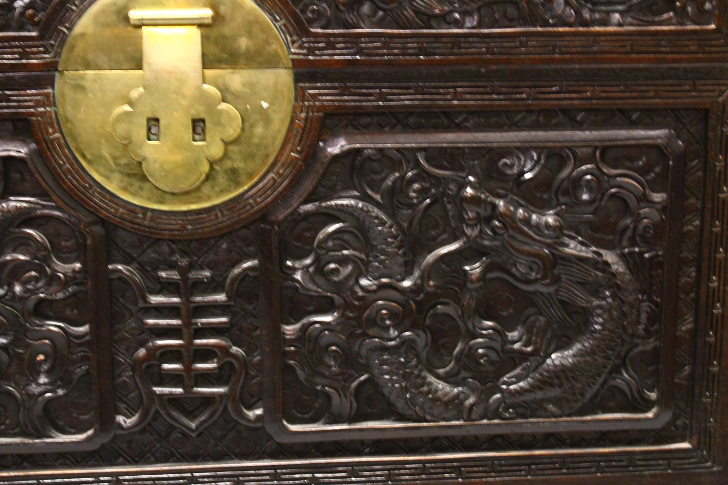 A GOOD 19TH CENTURY CHINESE CARVED HARDWOOD / HONGMU DRAGON CARVED LIDDED CHEST, the panels of the - Image 6 of 9