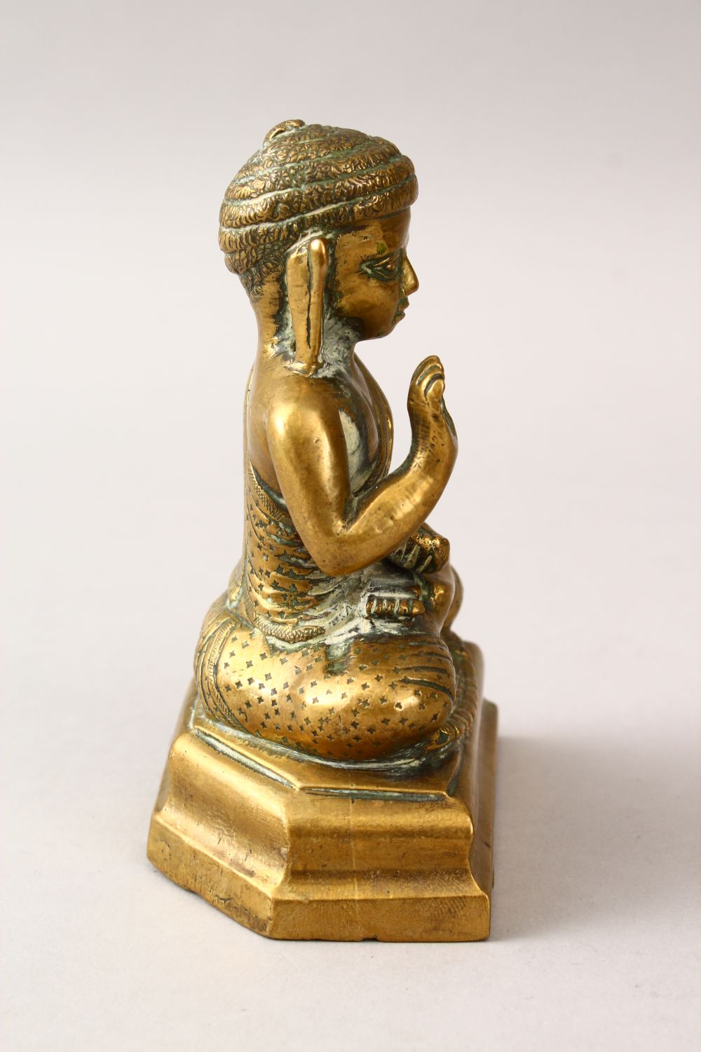 A 20TH CENTURY BRONZE FIGURE OF BUDDHA, in a seated meditating position, 13.5cm high x 9cm. - Image 2 of 5