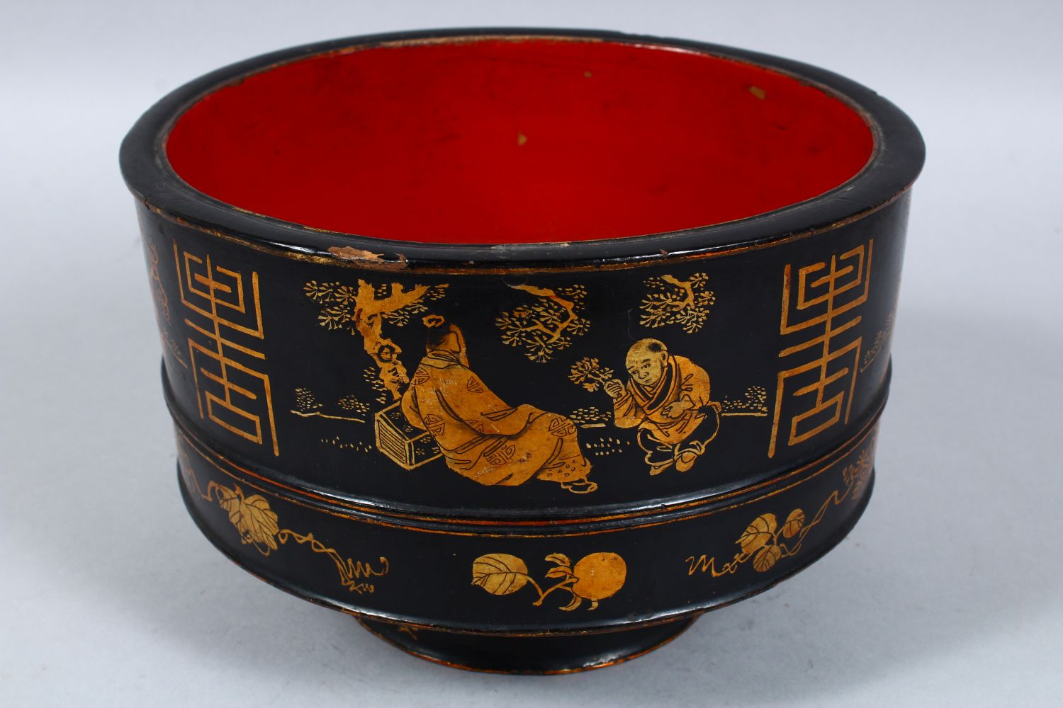 A GOOD 19TH CENTURY CHINESE LACQUERED BOWL, the bowl with a black lacquer ground with gilt - Image 3 of 7