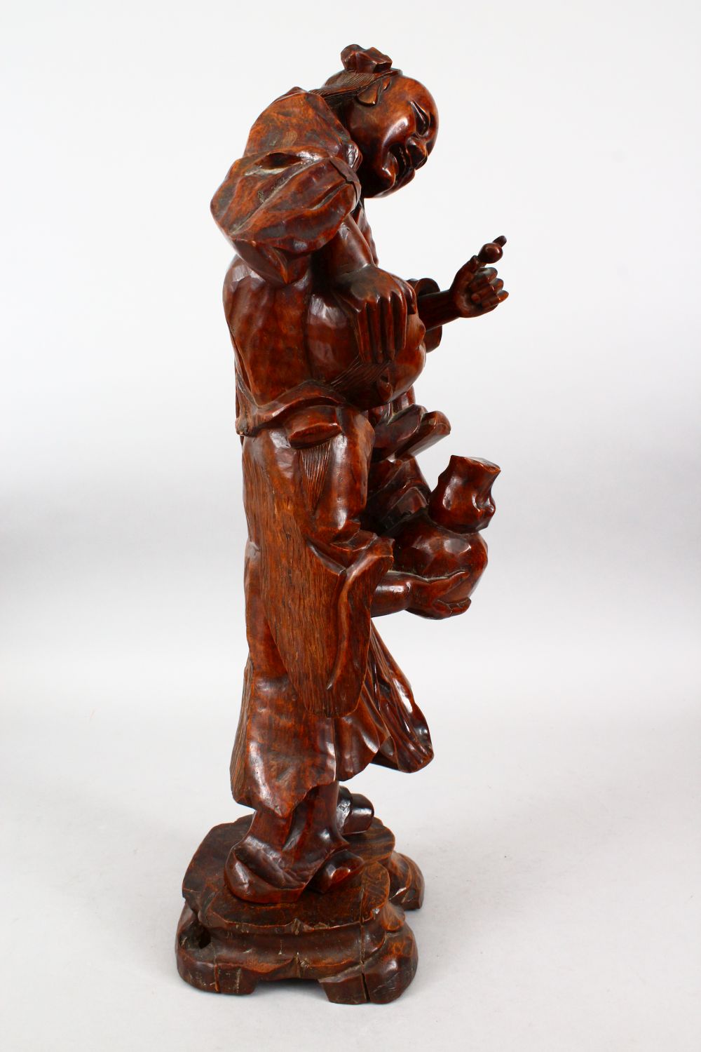 A LARGE 19TH / 20TH CENTURY CHINESE CARVED HARDWOOD FIGURE OF TWO MEN, one upon the shoulders, - Image 3 of 6