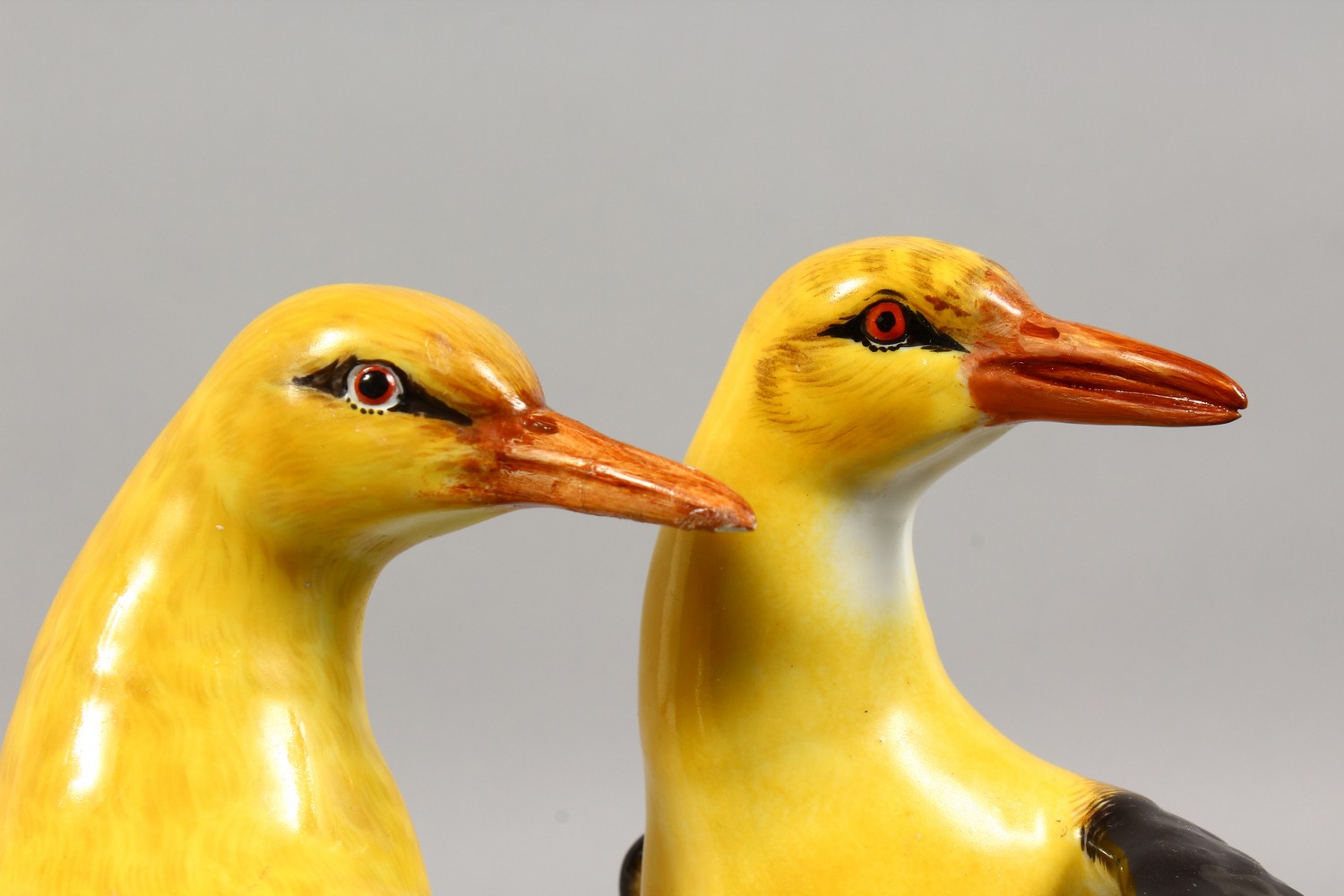 A VERY GOOD PAIR OF 19TH CENTURY MEISSEN BIRDS "GOLDEN ORIOLES" standing on encrusted tree stumps. - Image 2 of 18