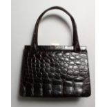 A LADIES BROWN CROCODILE LEATHER HANDBAG.