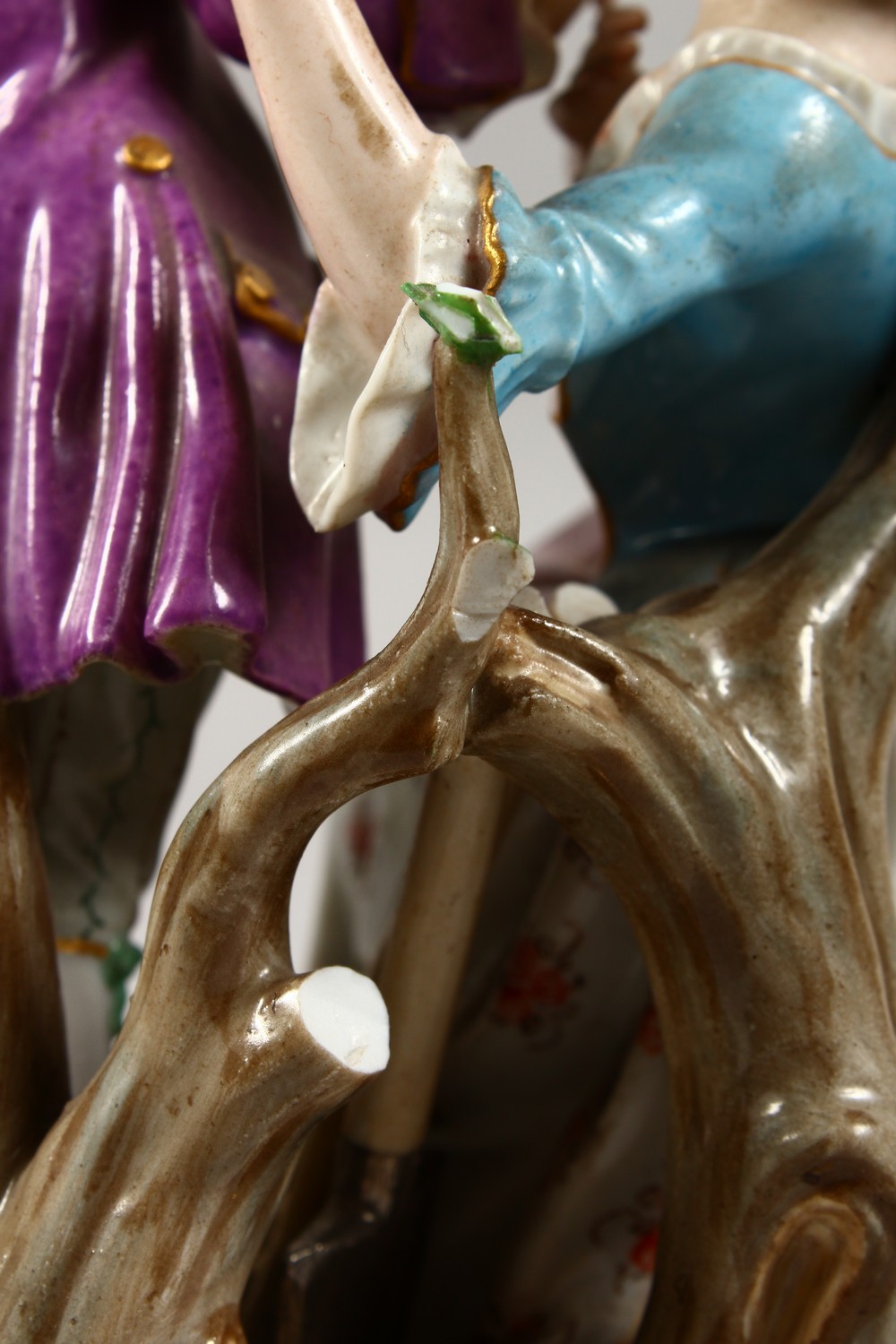 A 19TH CENTURY MEISSEN PORCELAIN GROUP OF A GALLANT AND LADY, with basket of fruit and flowers. - Image 5 of 8